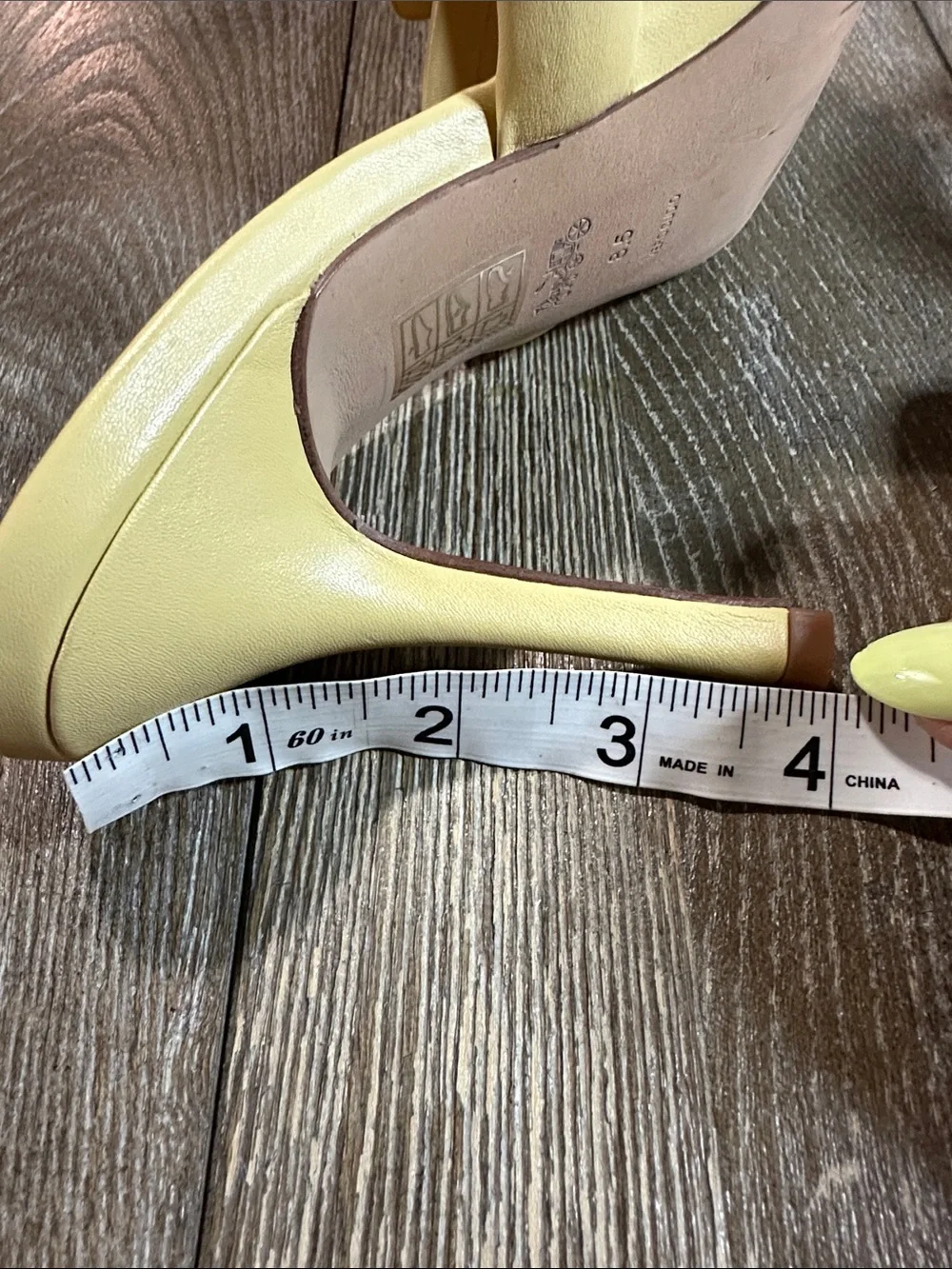 Coach Kellie Butter Yellow Leather Knotted Mule Heels Women’s Size 8.5